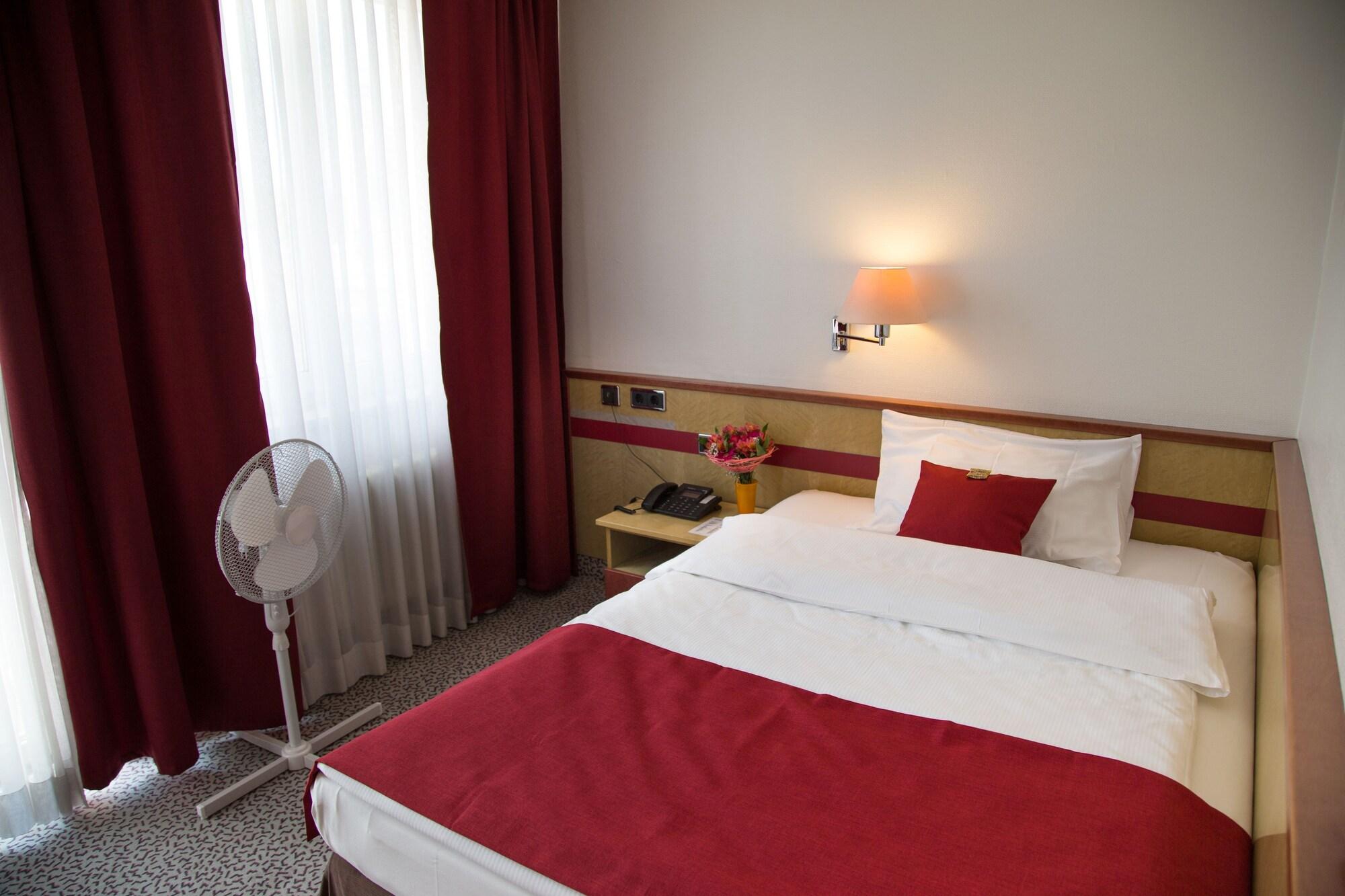 Leomar Hotel Ουλμ Εξωτερικό φωτογραφία